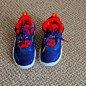 Tennis Shoes. Like New